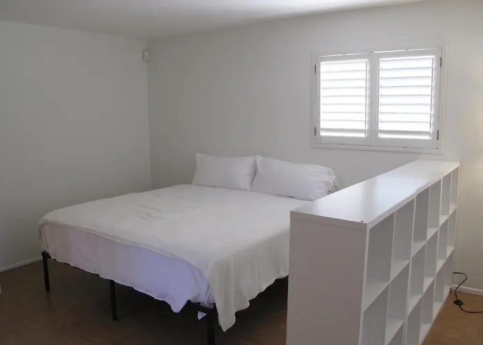 Quail's Nest - Downtown Apartment *