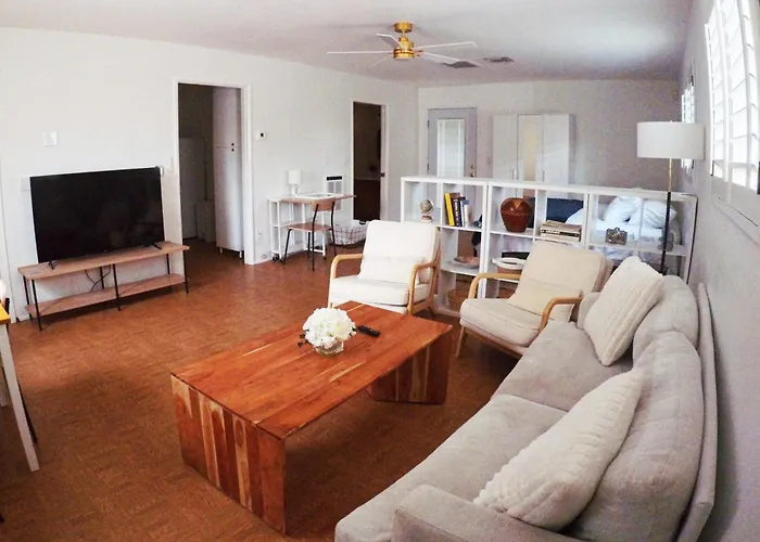 Quail's Nest - Downtown Apartment *