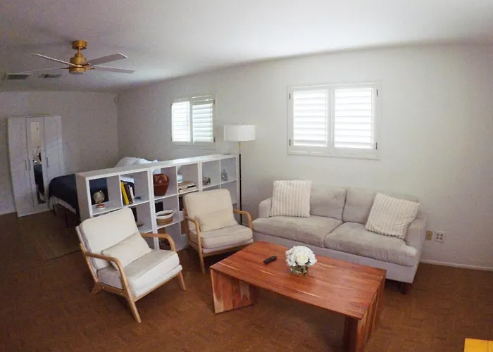 Quail's Nest - Downtown Apartment *