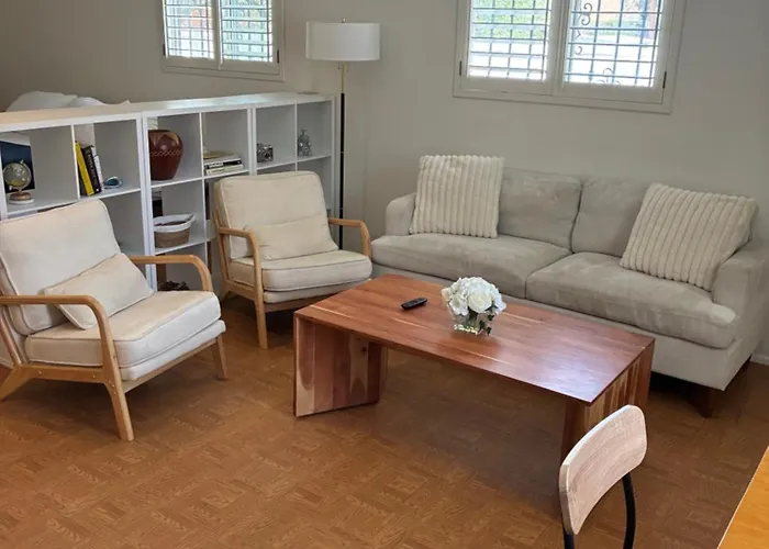 Quail's Nest - Downtown Apartment *