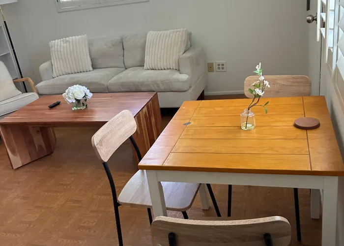 Quail's Nest - Downtown Apartment *